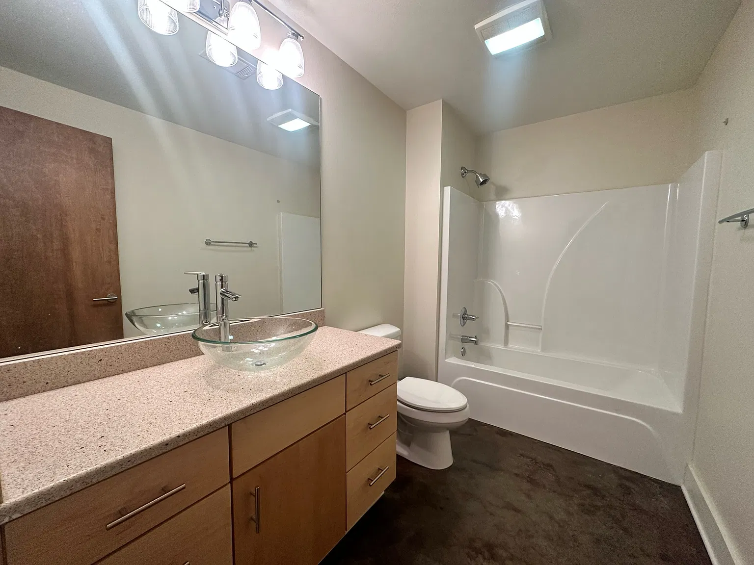 3 bed, 3.5 bath, 2644 sqft, $2,450 — Photo 4