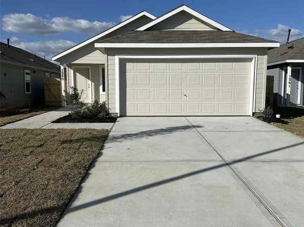 1225 Charlotte Way, Wharton, TX 77488