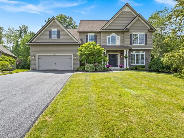 9 Crimson Way, Webster, NY 14580