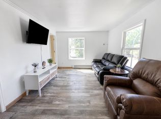 329 9th St S #B, Virginia, MN 55792