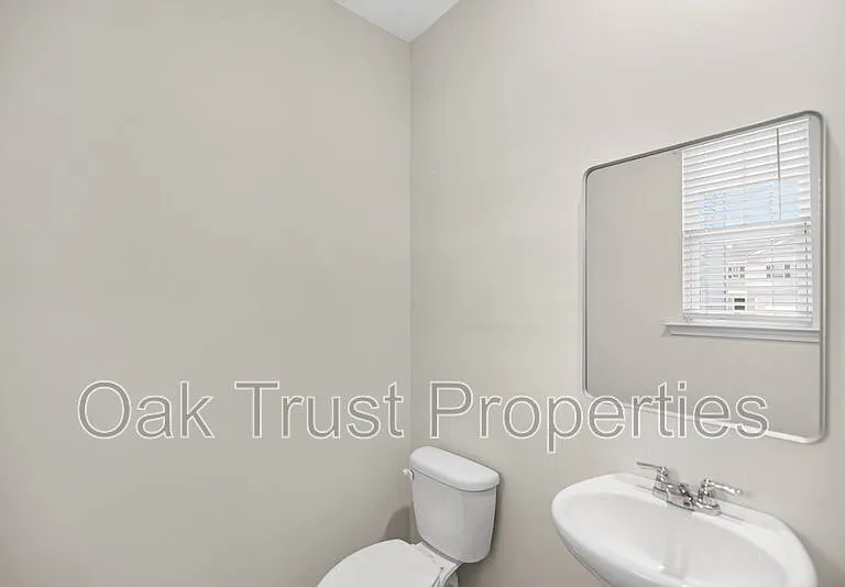 147 Cloverleaf St — Photo 9