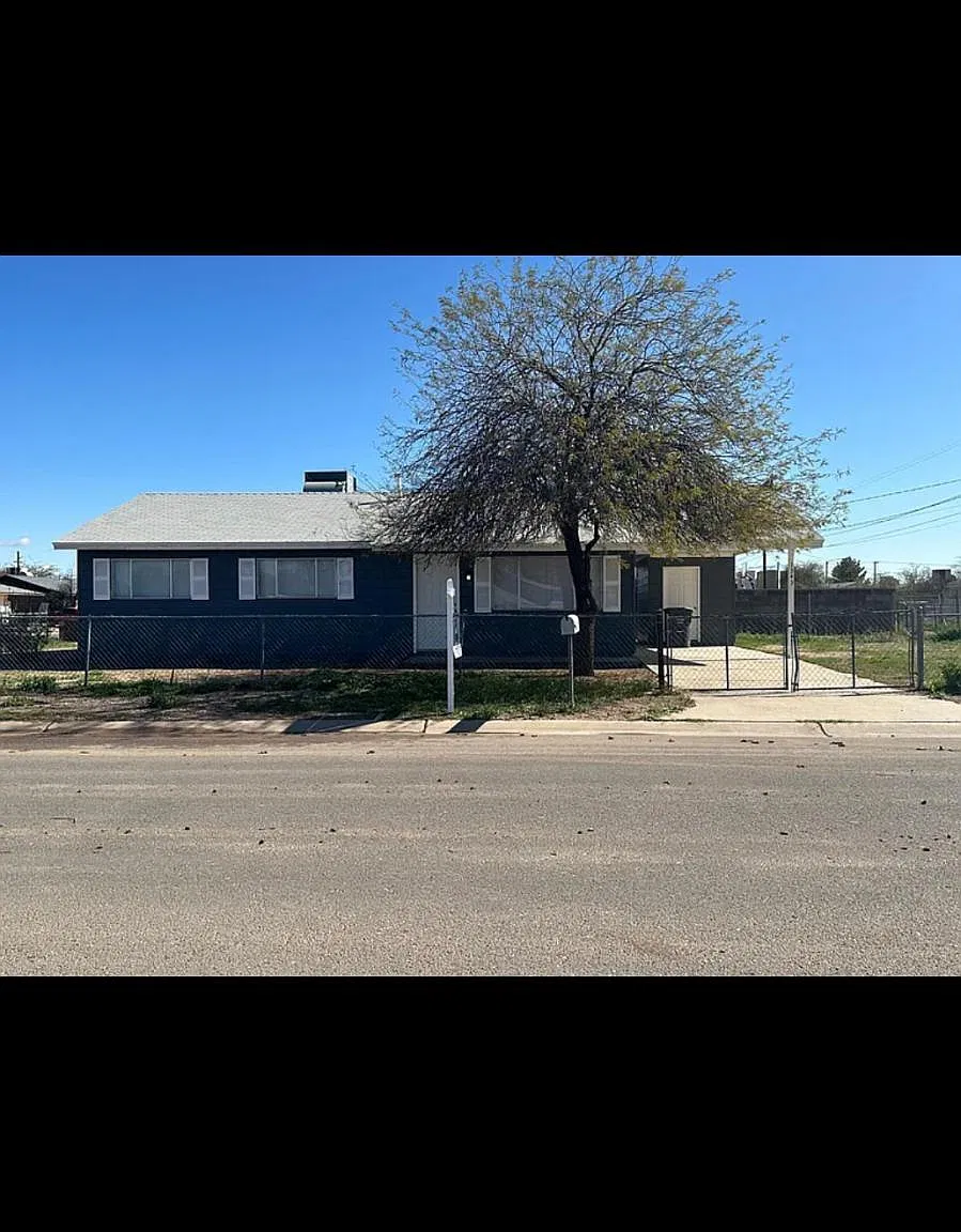 3 bed, 1200 sqft, $1,500 — Photo 1