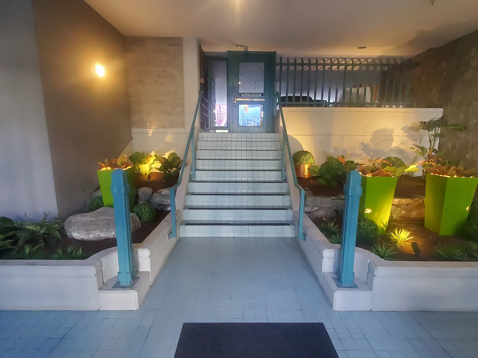Lee Plaza — Photo 3