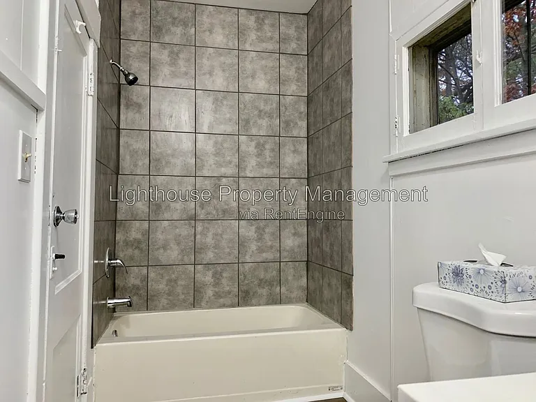 2528 Hoyt St — Photo 11