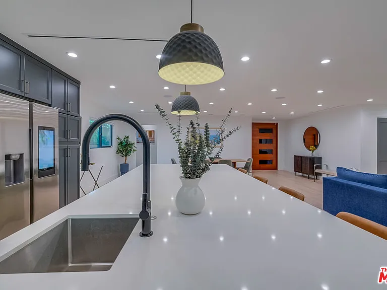 5715 Corteen Pl — Photo 12