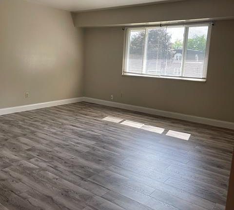 2nd image of 2030 Chateau Ct #11