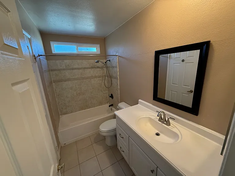 Upstairs full bathroom