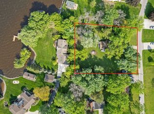 2742 Shorehaven Ln, Oshkosh, WI 54904