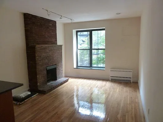 Rented by Chartwell Manhattan Realty | media 28