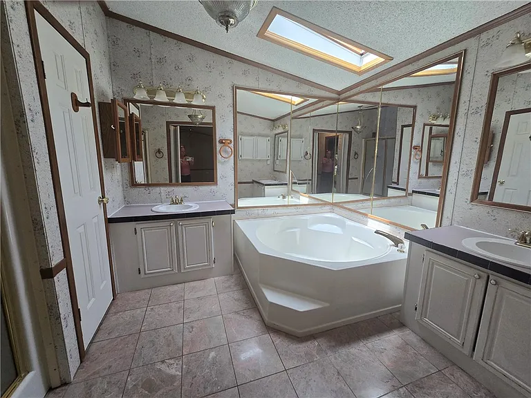 330 McClain Dr — Photo 11