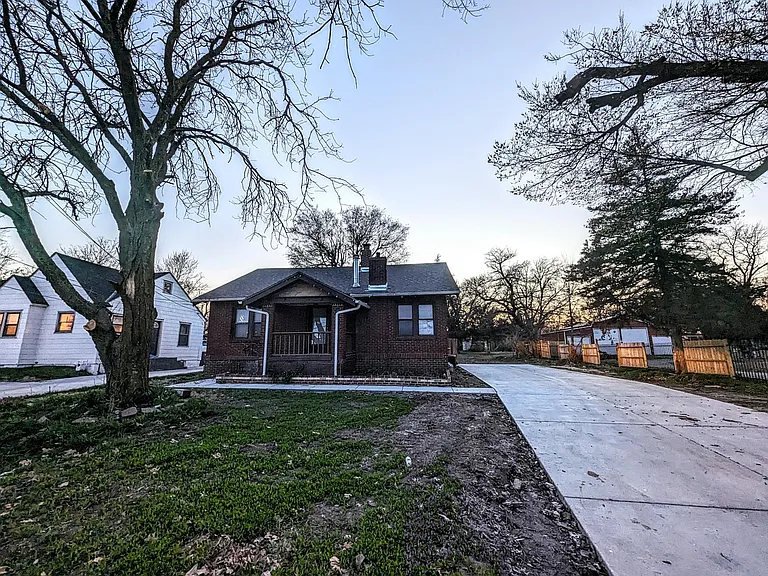 3421 N Arkansas Ave — Photo 1
