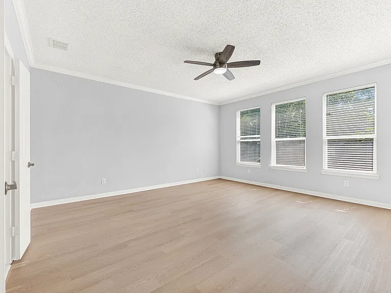 1413 Westmont Dr — Photo 22