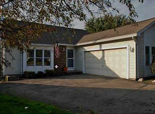 40 Trillium Ln, West Henrietta, NY 14586
