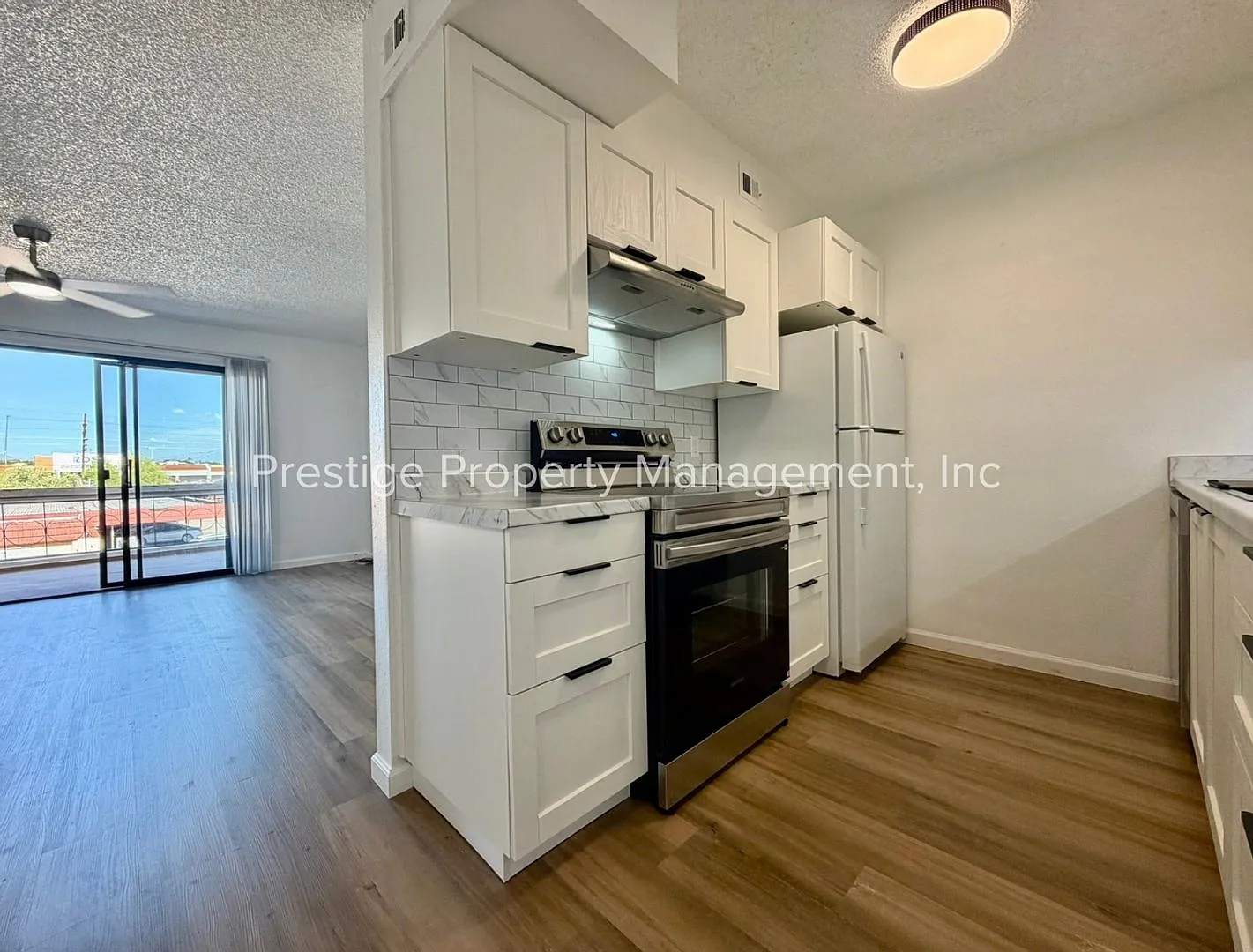 FULLY Remodeled and Cute NorthWest Condo With Everything You Need — Photo 2