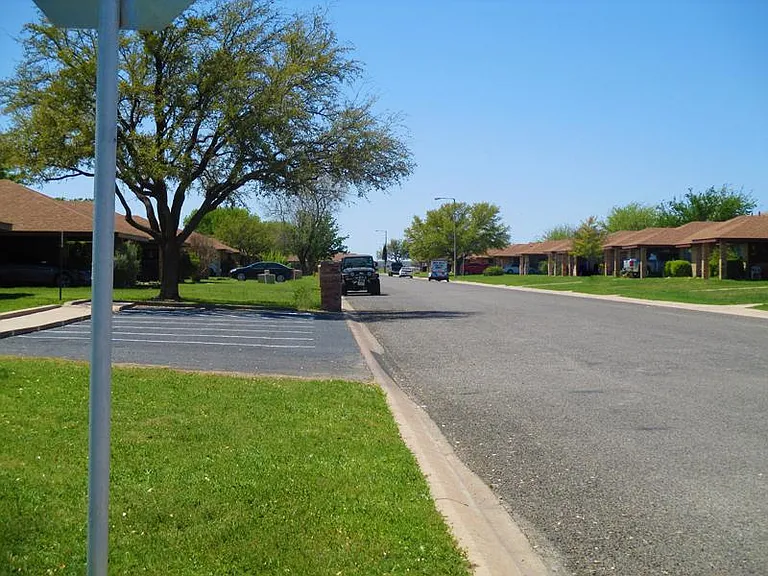Lakeshore Village — Photo 5