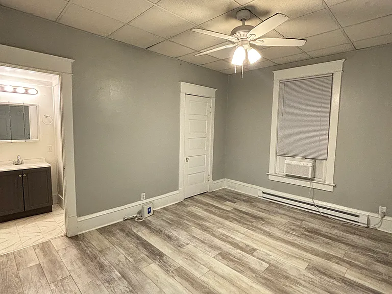 211 W Vine St #2 — Photo 2