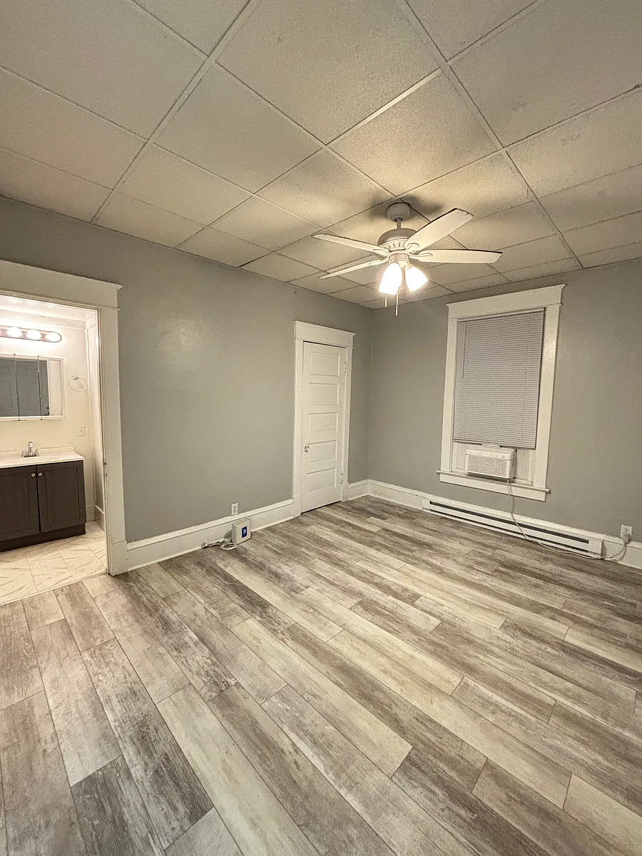 Building Photo - 211 W Vine St #2