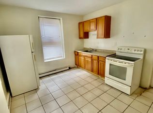 4 Wellington St APT 1, Worcester, MA 01610