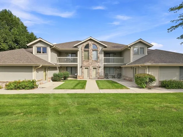 2116 Woodburn ROAD #B, Waukesha, WI 53188