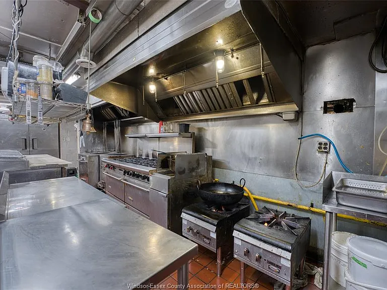 2883 Howard Ave — Photo 14