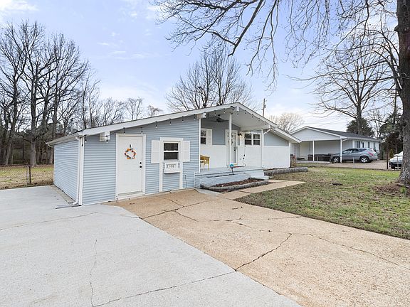 3rd image of 2106 Bartow Ln