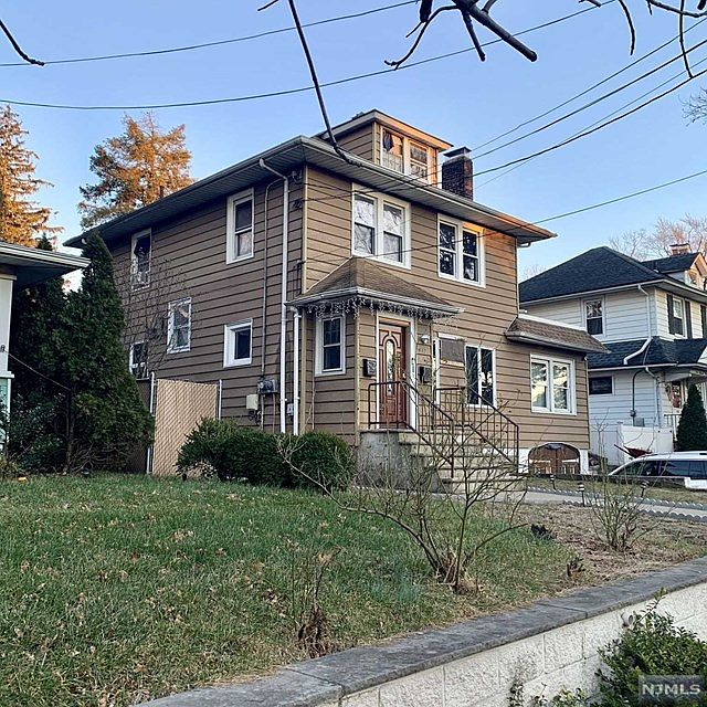 2nd image of 413 River Rd