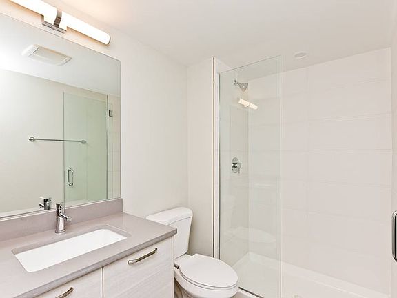 4th image of 2407 W Eastwood Ave APT 211