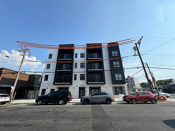 2nd image of 893 Belmont Ave #6