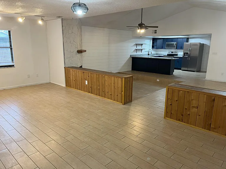 245 W Highland St — Photo 7