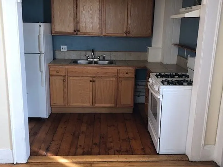 12 Gilman St — Photo 2