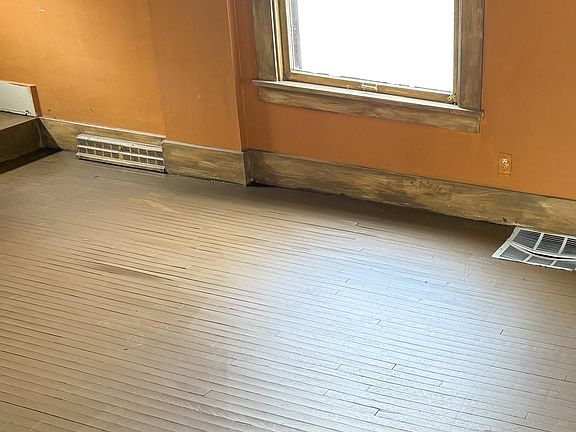 5th image of 1199 Bingham Ave NW