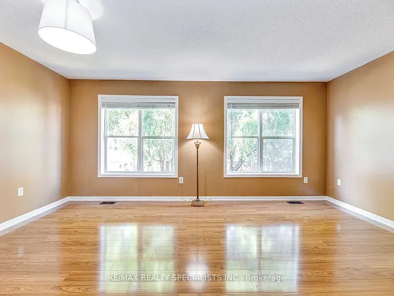2979 Garnethill Way — Photo 5