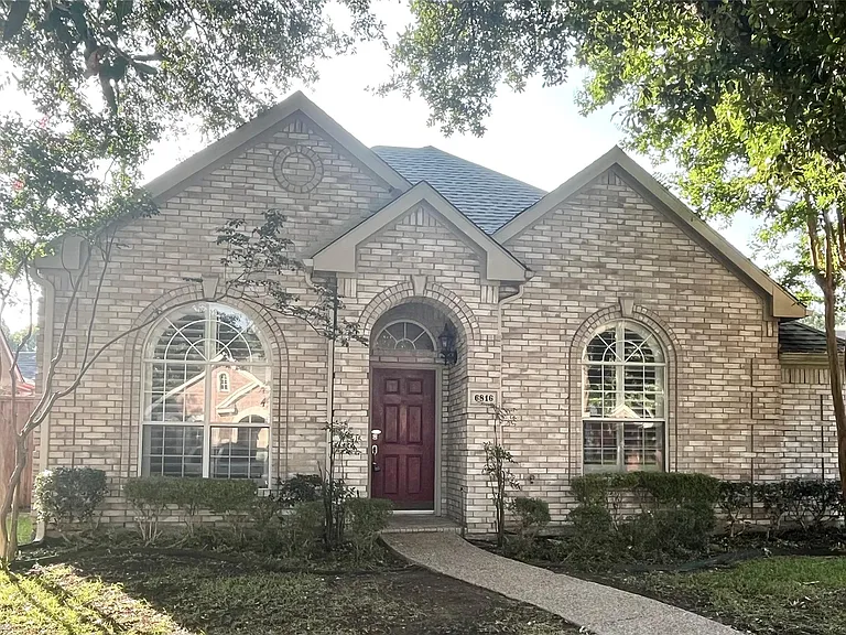 6816 Forest Hills Dr — Photo 3