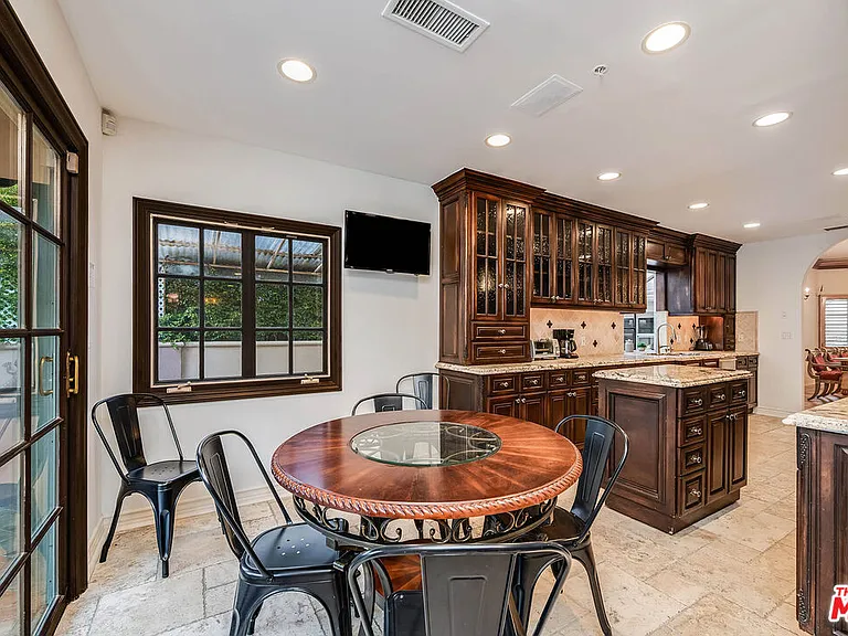 4063 Benedict Canyon Dr — Photo 18