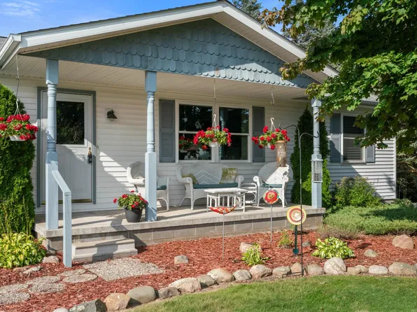 680 Cindy Ln, Cheboygan, MI 49721