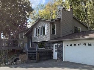 1596 Highwood Dr, La Crescent, MN 55947