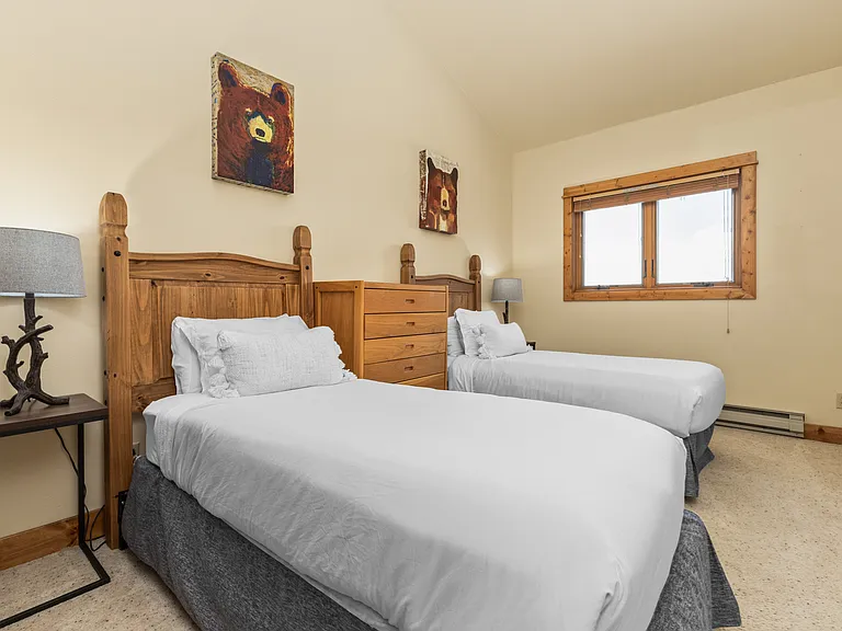 3rd Floor Bedroom #3 - 2 Twins