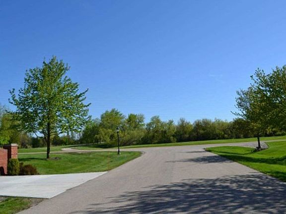 Exterior Neighborhood (street photo)