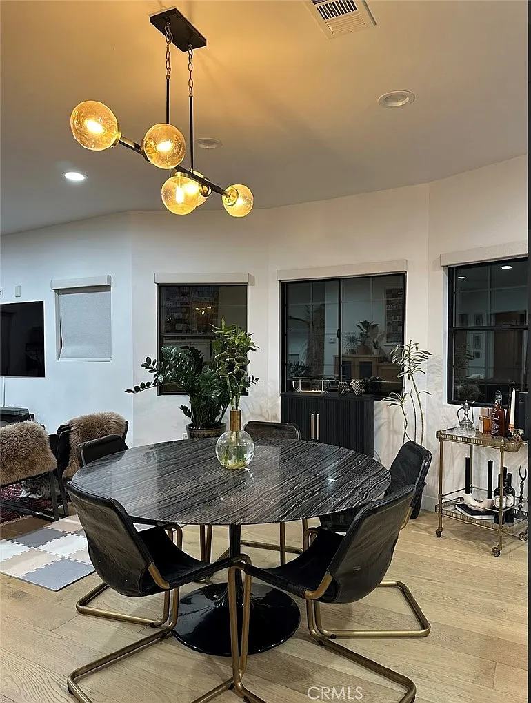 3 bed, 1244 sqft, $5,850 — Photo 4