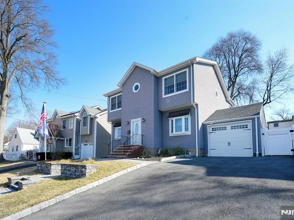 103 Overlook Dr, Dumont, NJ 07628