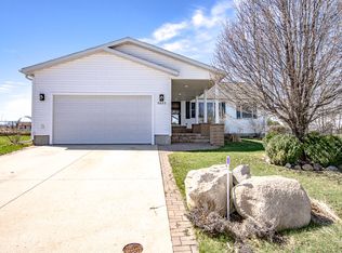5885 Robinwood Ln, Marion, IA 52302