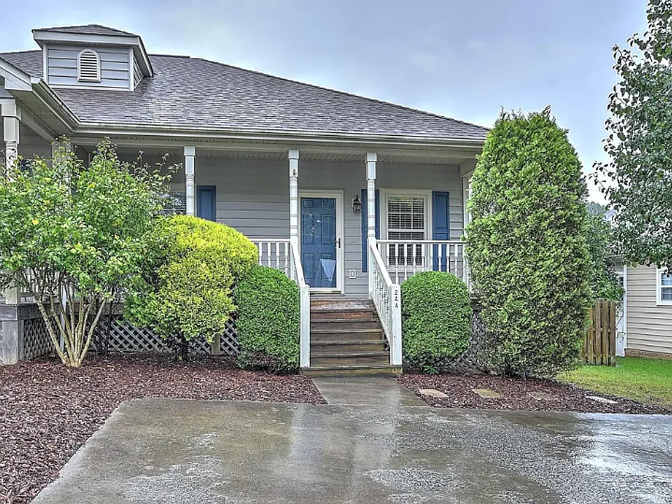 244 Main Street Village Dr