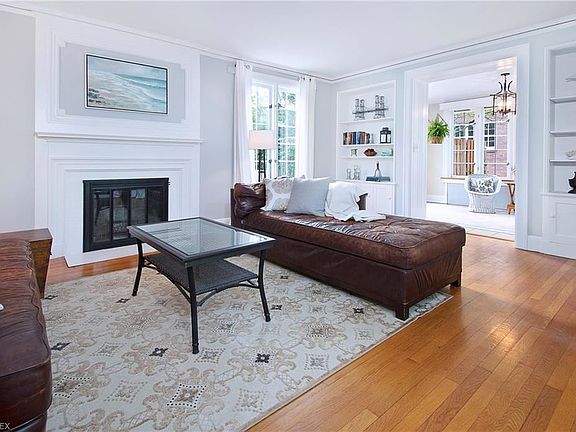 5th image of 2257 Woodmere Dr
