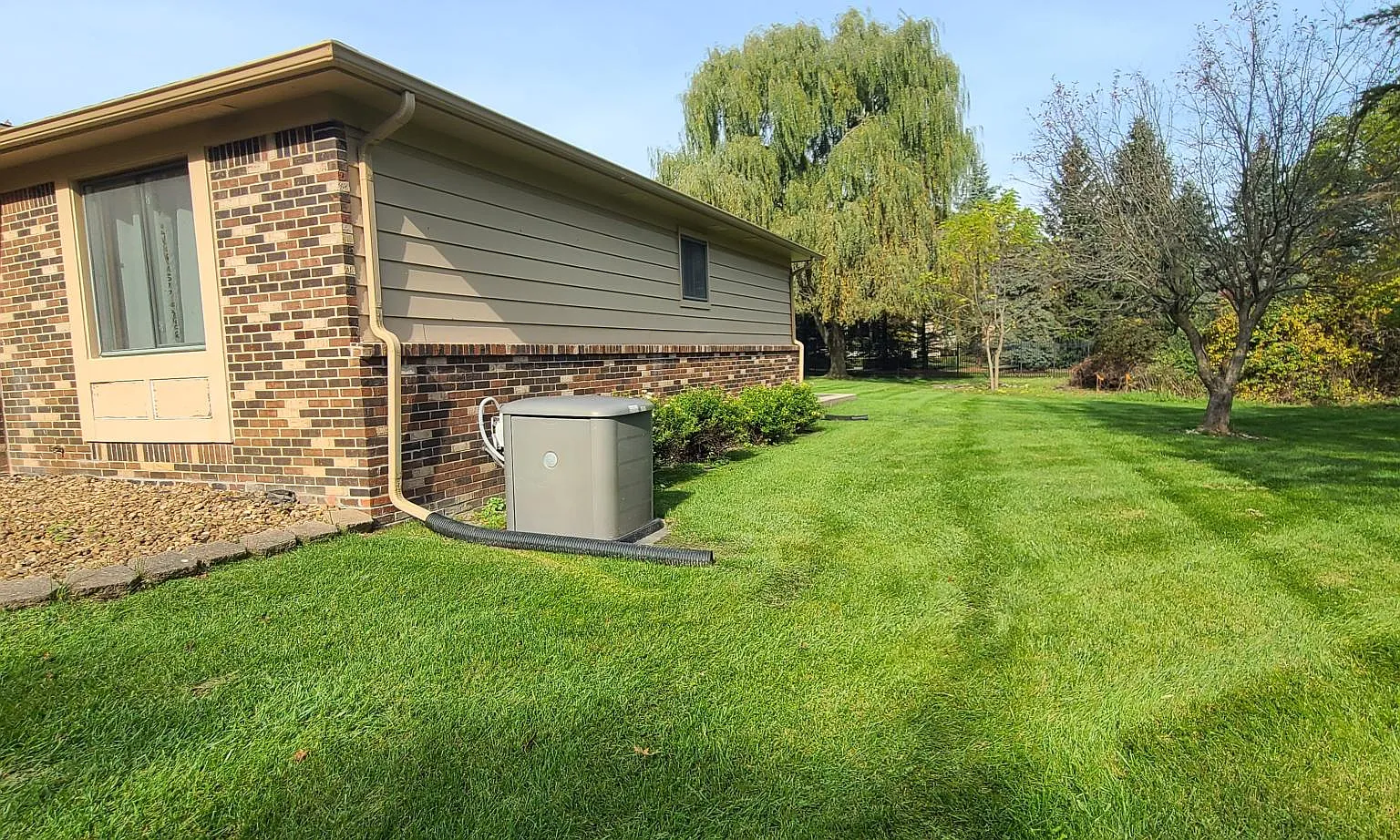 3 bed, 1.5 bath, 3400 sqft, $3,000 — Photo 3