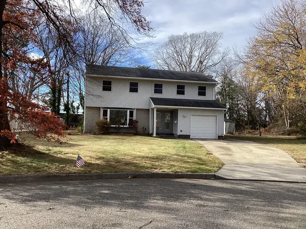 56 Pine Court, Islandia, NY 11749