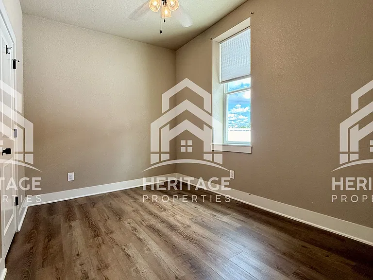 1008 Halsell St #200 — Photo 10