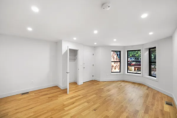 Rented by Real Street Inc | media 2