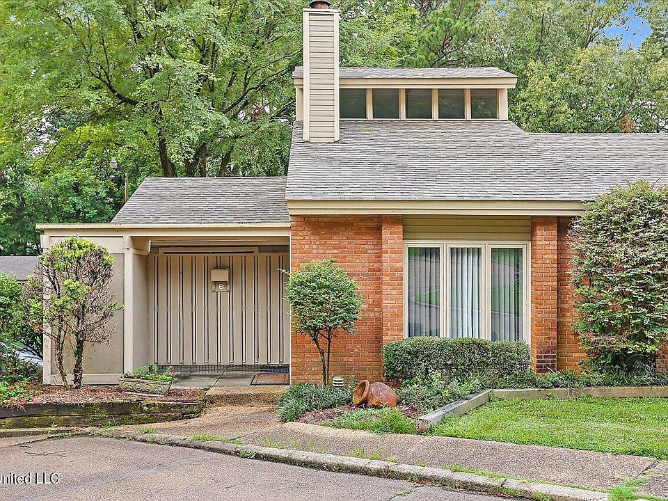1st image of 200 Woodgreen Dr APT 8