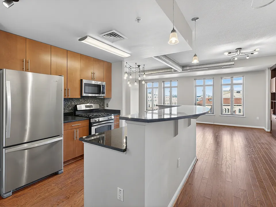 1390 Kenyon St NW #602