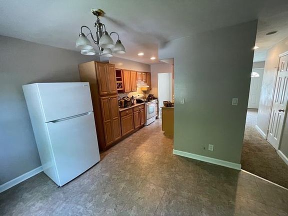 5th image of 183 Orleans Cir Unit B